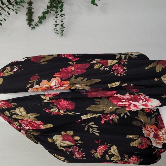 Ambaince Black,Burgundy Floral print open shoulder top. Juiner large - Picture 4 of 9